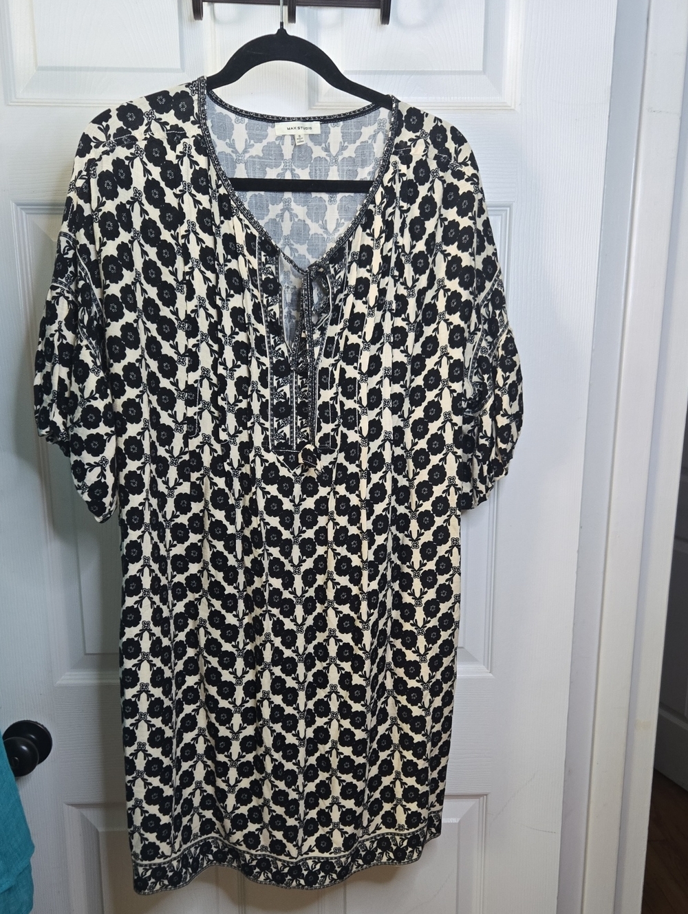 Max Studio Black & Cream Floral Tie-Front Tunic Oversized